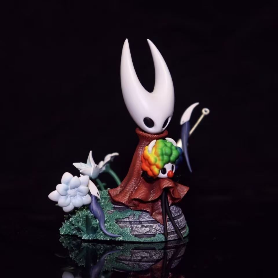 Hornet Garden Scene Collector Figure