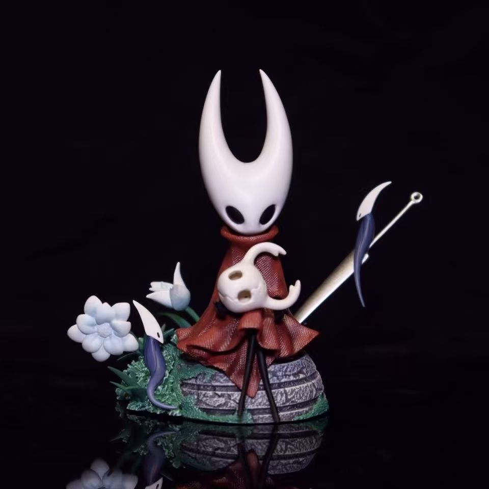 Hornet Garden Scene Collector Figure