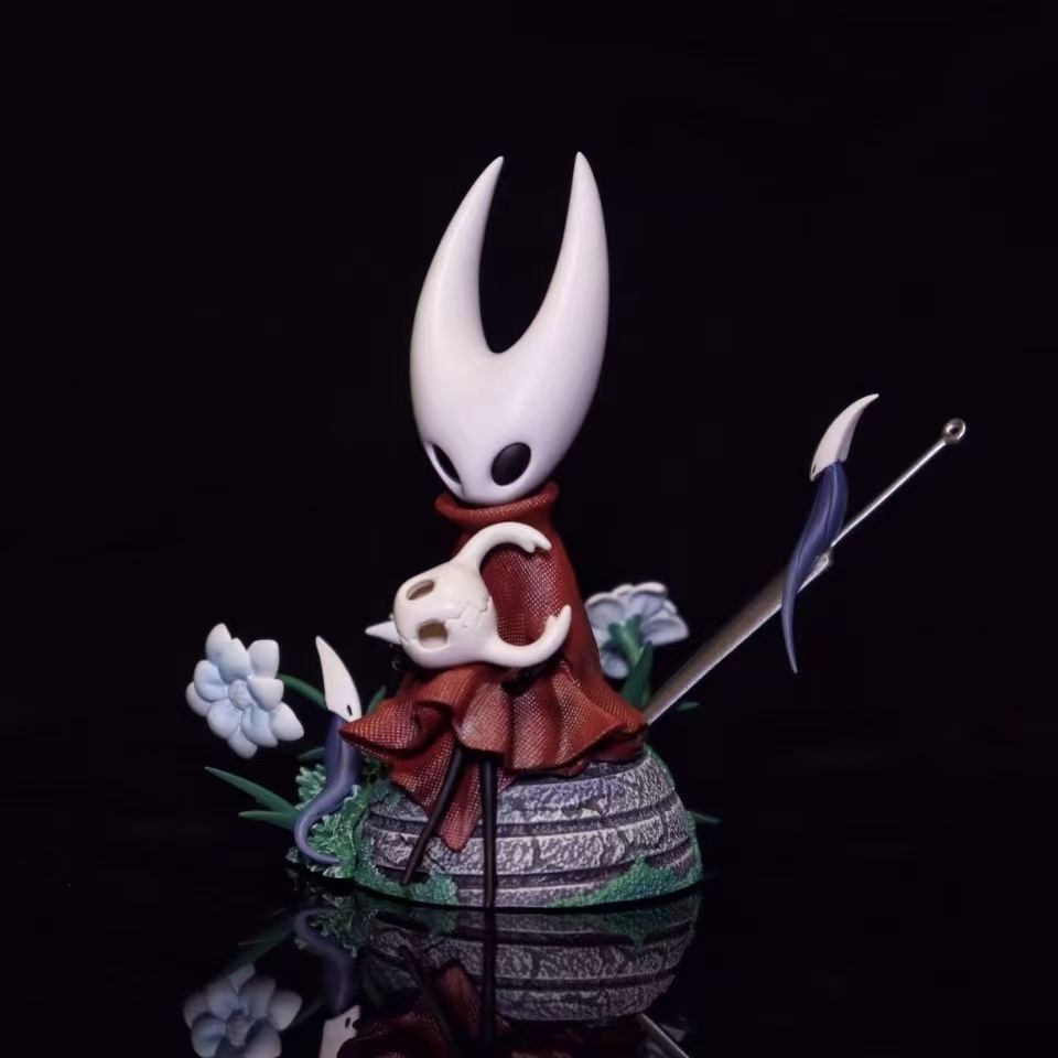 Hornet Garden Scene Collector Figure