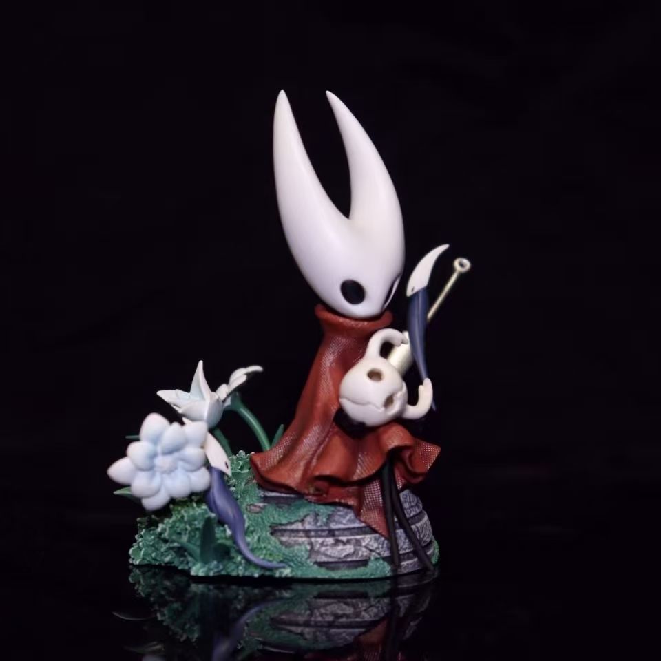 Hornet Garden Scene Collector Figure