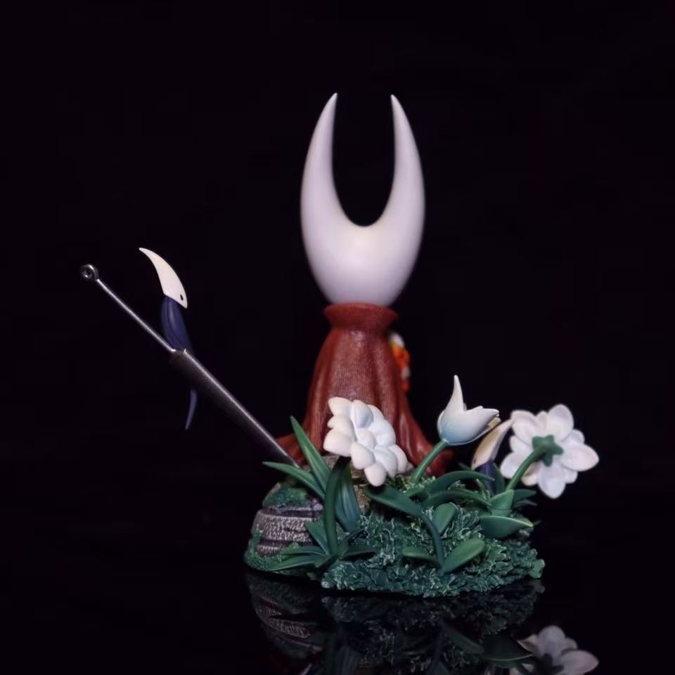 Hornet Garden Scene Collector Figure